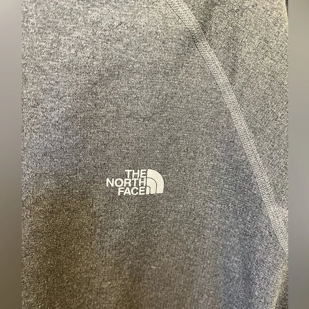 The North Face Mens Gray VaporWick Long Sleeve Shirt base layer Size Medium